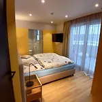 Lorenzi 4*